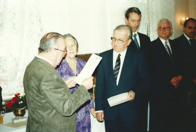 Verleihung Bundesverdienstkreuz am Bande 01