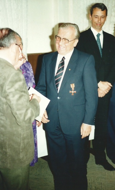 Verleihung Bundesverdienstkreuz am Bande 02